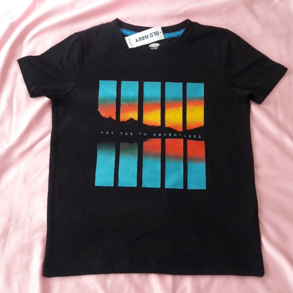 Old Navy Black T-shirt for boy size XS 5 New with